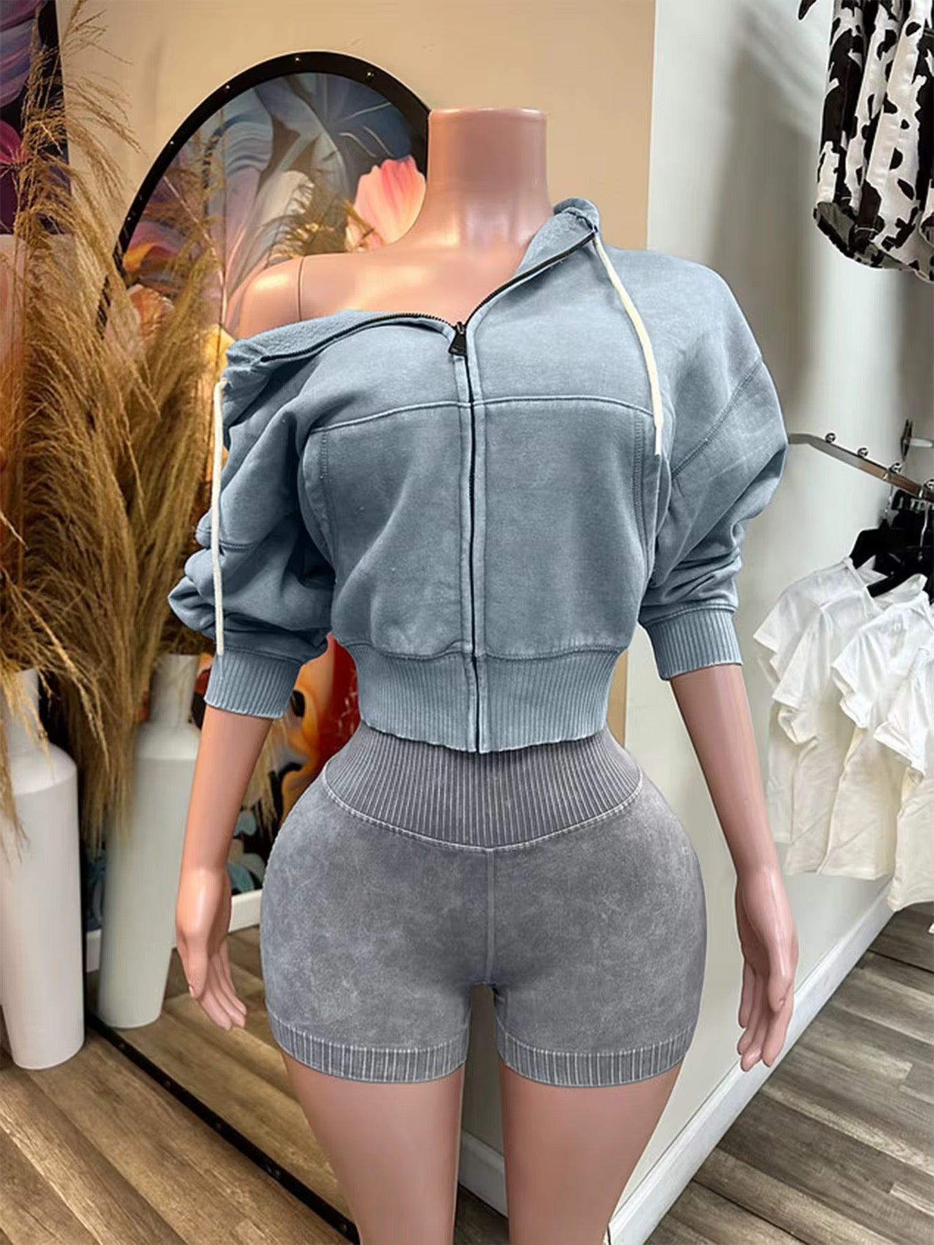 On Go Short Set